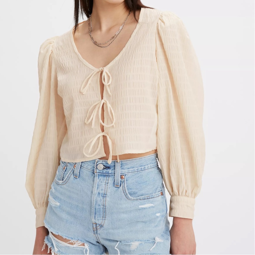 NWOT Levi’s Fawn Tie Blouse